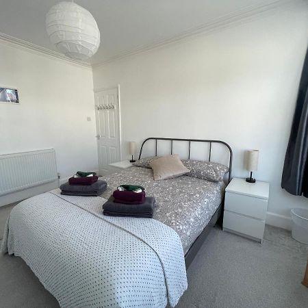 Double Bedroom With Tv In Sudbury Hill Wembley - 10 Mins From Wembley Stadium Harrow on the Hill Exterior foto
